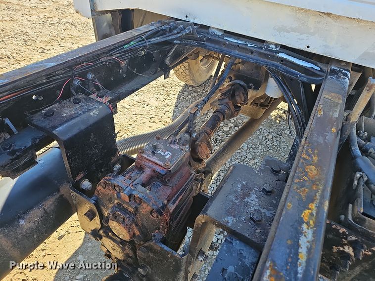 image for item OJ9081 1991 Ford F800 truck cab and chassis