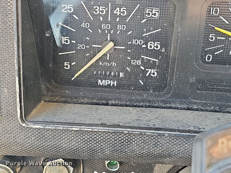 image for item OJ9081 1991 Ford F800 truck cab and chassis