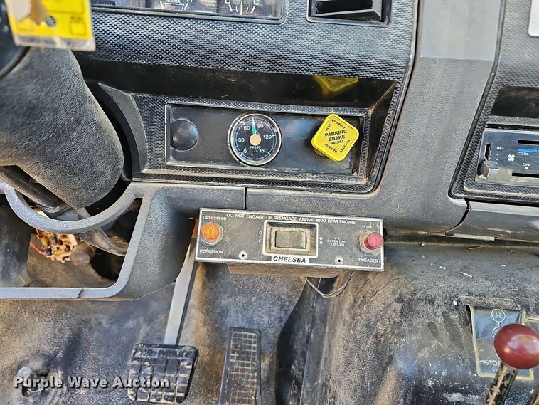 image for item OJ9081 1991 Ford F800 truck cab and chassis