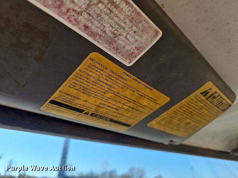 image for item OJ9081 1991 Ford F800 truck cab and chassis