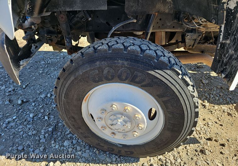 image for item OJ9081 1991 Ford F800 truck cab and chassis