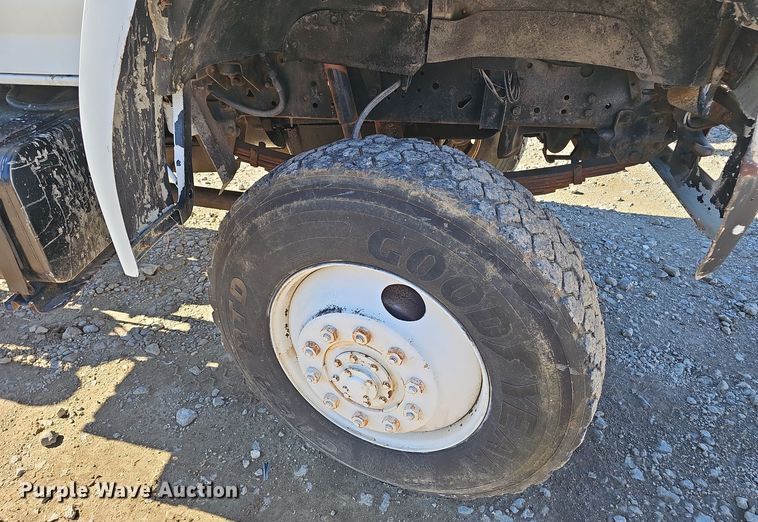 image for item OJ9081 1991 Ford F800 truck cab and chassis