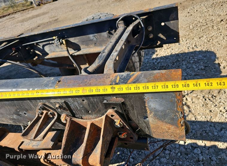 image for item OJ9082 1992 International 4800  truck cab and chassis