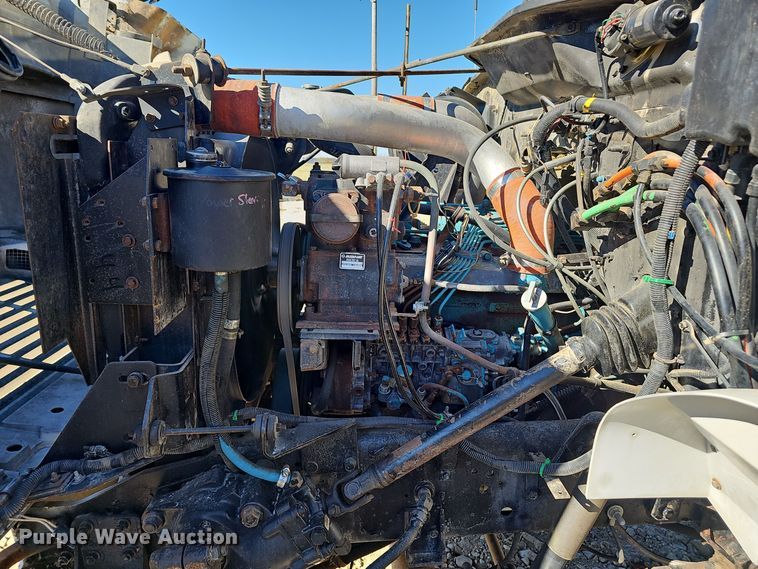 image for item OJ9082 1992 International 4800  truck cab and chassis