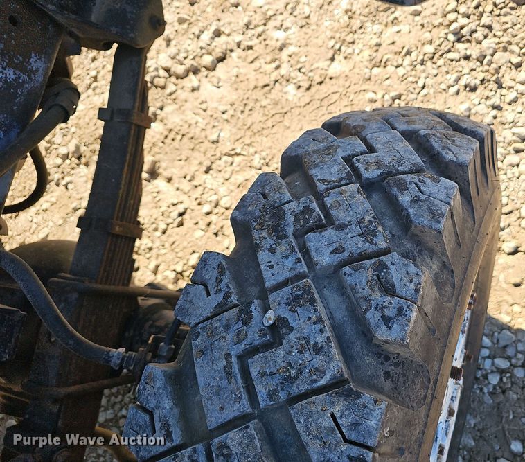 image for item OJ9082 1992 International 4800  truck cab and chassis