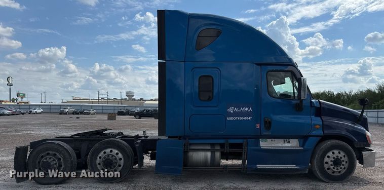 image for item YY0014 2017 Freightliner Cascadia 125 semi truck