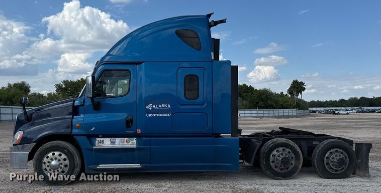 image for item YY0014 2017 Freightliner Cascadia 125 semi truck
