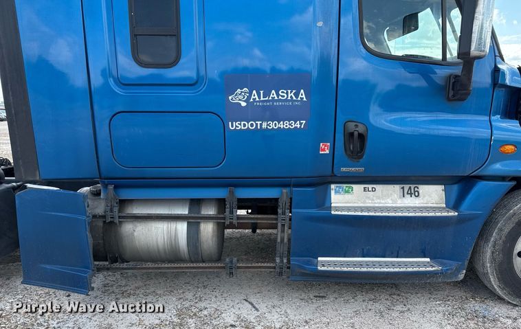 image for item YY0014 2017 Freightliner Cascadia 125 semi truck