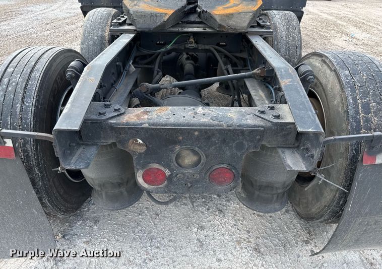 image for item YY0014 2017 Freightliner Cascadia 125 semi truck