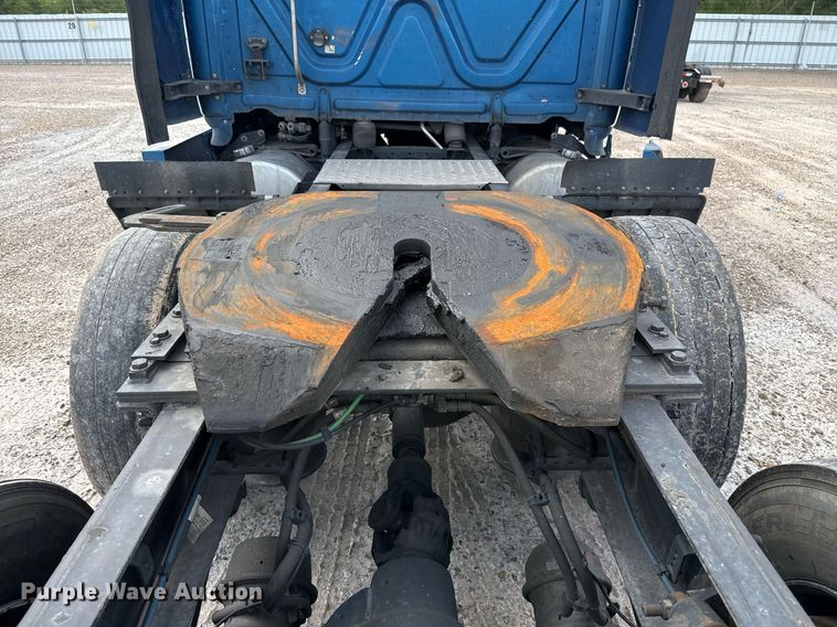 image for item YY0014 2017 Freightliner Cascadia 125 semi truck