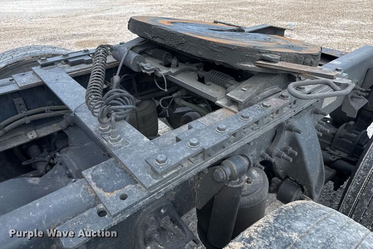 image for item YY0014 2017 Freightliner Cascadia 125 semi truck