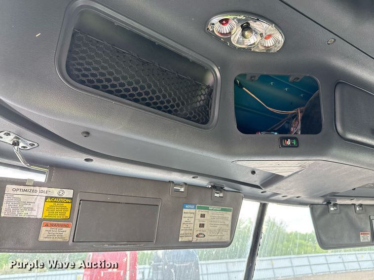 image for item YY0014 2017 Freightliner Cascadia 125 semi truck