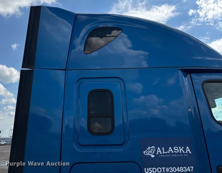 image for item YY0014 2017 Freightliner Cascadia 125 semi truck