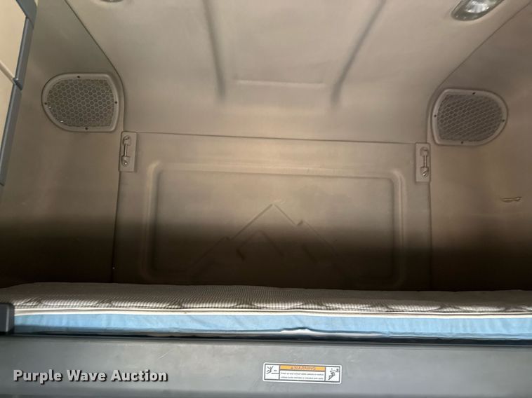 image for item YY0014 2017 Freightliner Cascadia 125 semi truck