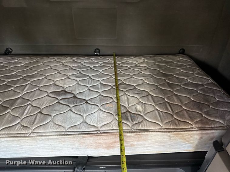 image for item YY0014 2017 Freightliner Cascadia 125 semi truck