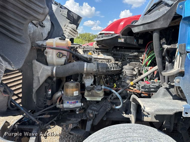 image for item YY0014 2017 Freightliner Cascadia 125 semi truck