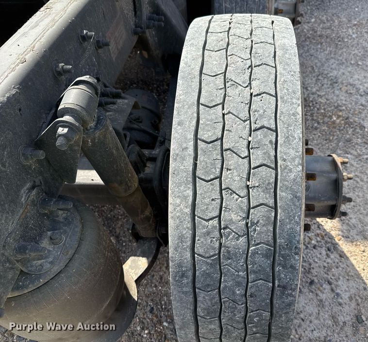 image for item YY0014 2017 Freightliner Cascadia 125 semi truck