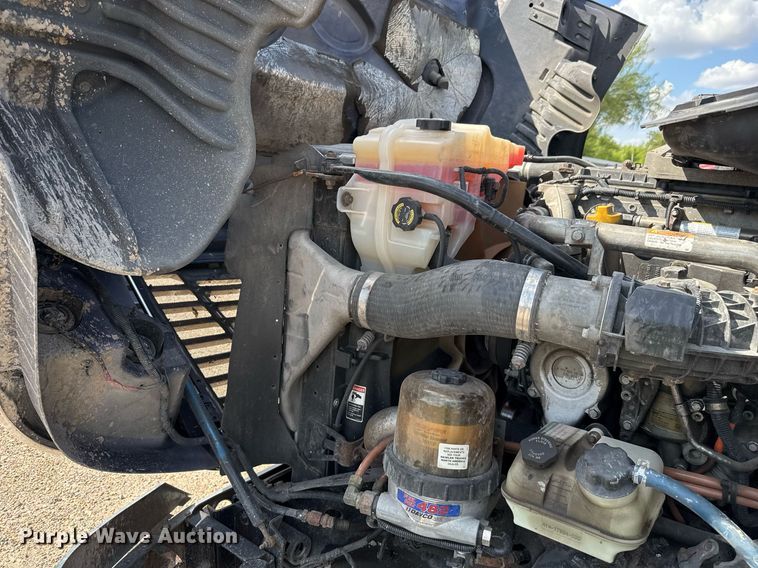 image for item YY0014 2017 Freightliner Cascadia 125 semi truck