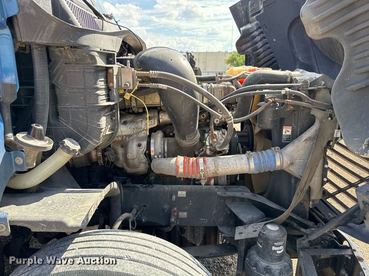 image for item YY0014 2017 Freightliner Cascadia 125 semi truck