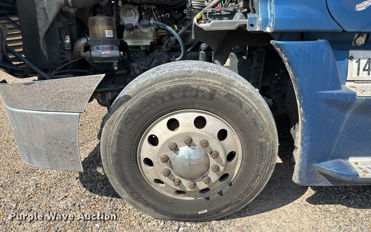 image for item YY0014 2017 Freightliner Cascadia 125 semi truck