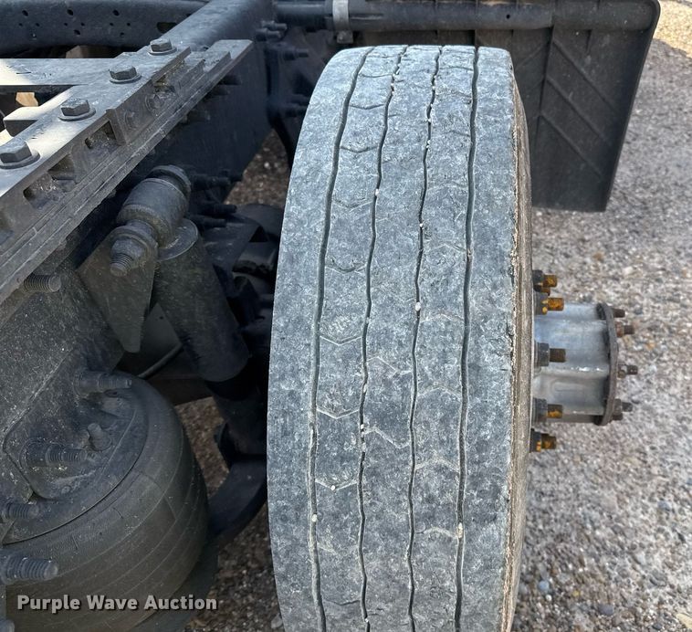 image for item YY0014 2017 Freightliner Cascadia 125 semi truck