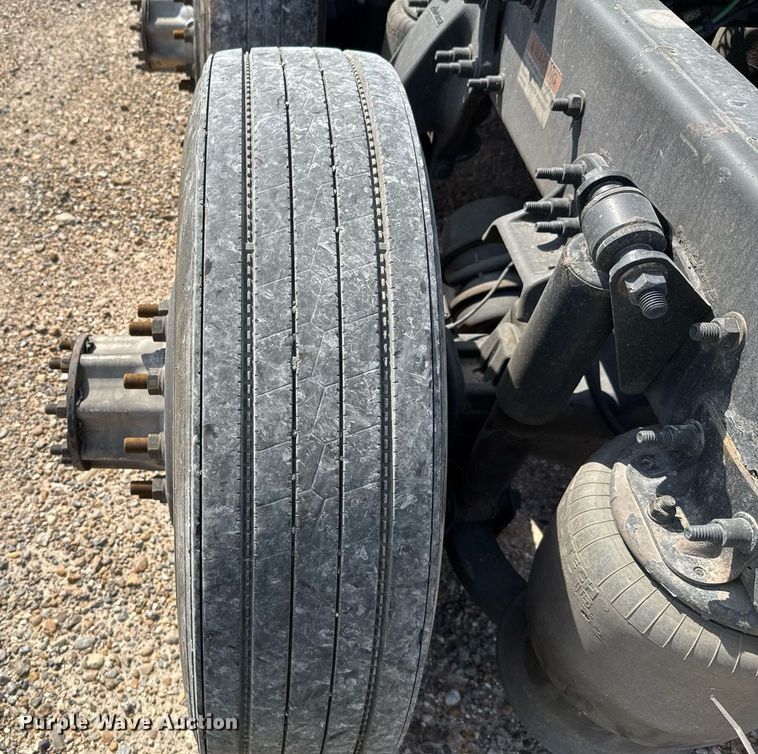 image for item YY0014 2017 Freightliner Cascadia 125 semi truck