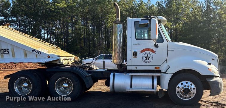 image for item DM1863 2012 International Prostar semi truck