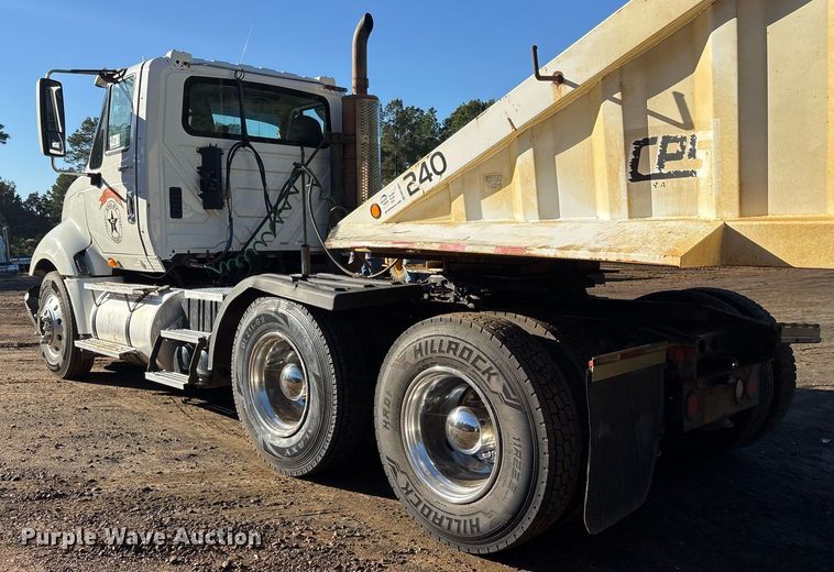 image for item DM1863 2012 International Prostar semi truck