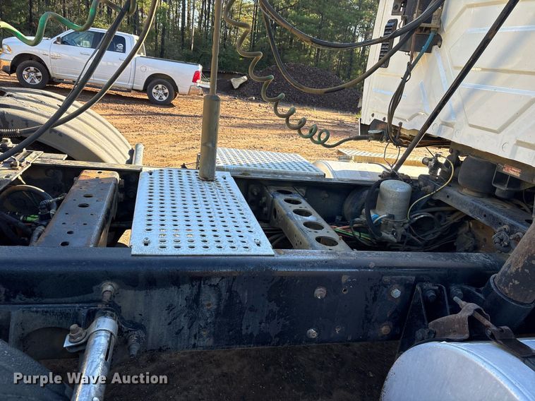 image for item DM1863 2012 International Prostar semi truck