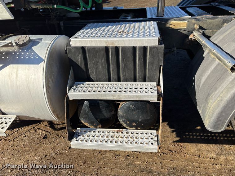 image for item DM1863 2012 International Prostar semi truck