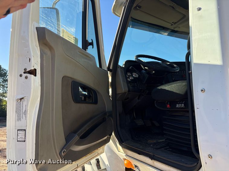 image for item DM1863 2012 International Prostar semi truck