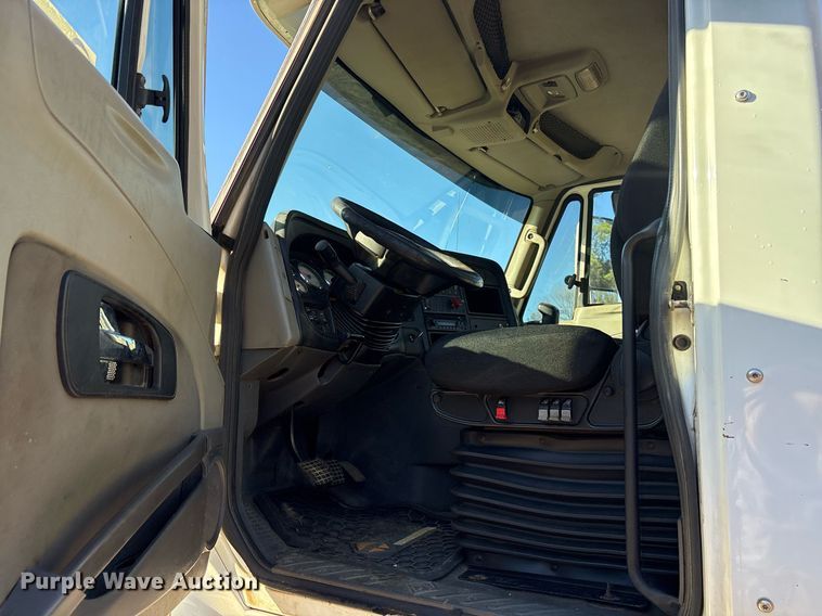 image for item DM1863 2012 International Prostar semi truck