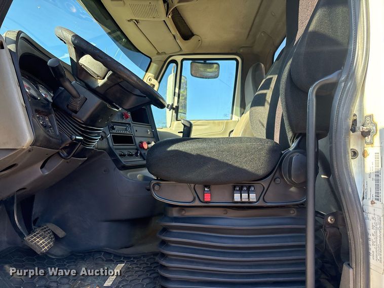 image for item DM1863 2012 International Prostar semi truck