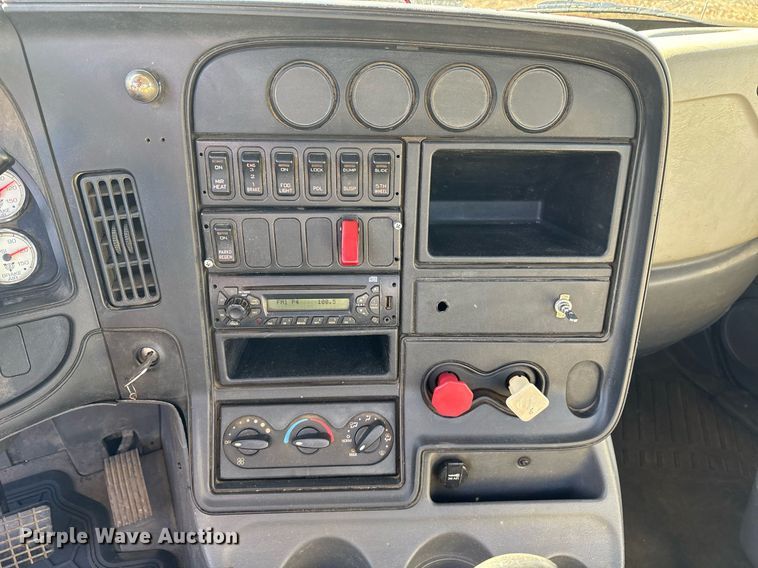 image for item DM1863 2012 International Prostar semi truck