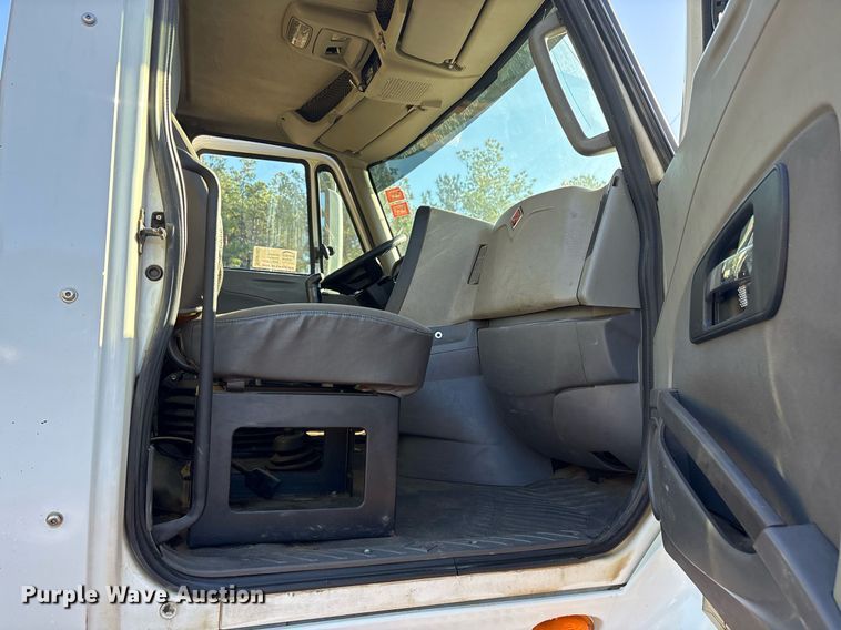 image for item DM1863 2012 International Prostar semi truck