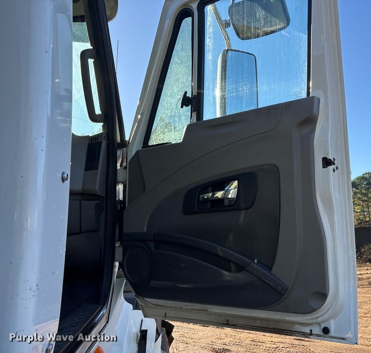 image for item DM1863 2012 International Prostar semi truck