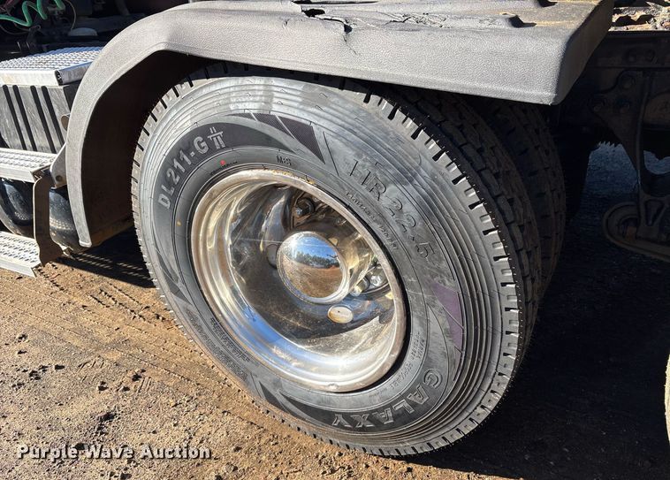 image for item DM1863 2012 International Prostar semi truck