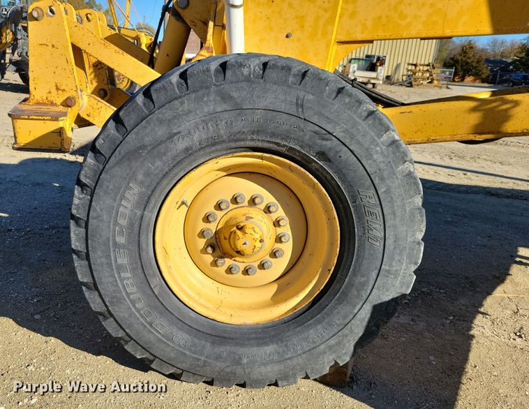 image for item DN3630 1996 John Deere 770BH motor grader