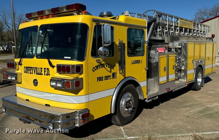 image for item DO0465 1997 Sutphen ladder fire truck