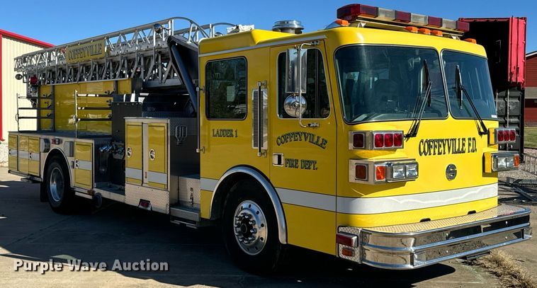 image for item DO0465 1997 Sutphen ladder fire truck