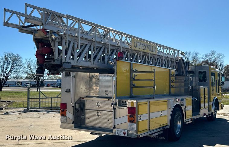 image for item DO0465 1997 Sutphen ladder fire truck