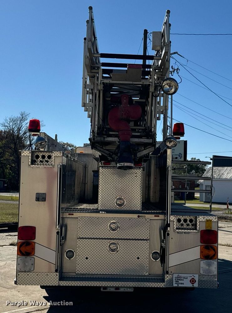 image for item DO0465 1997 Sutphen ladder fire truck