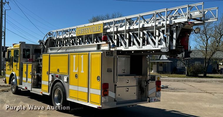 image for item DO0465 1997 Sutphen ladder fire truck