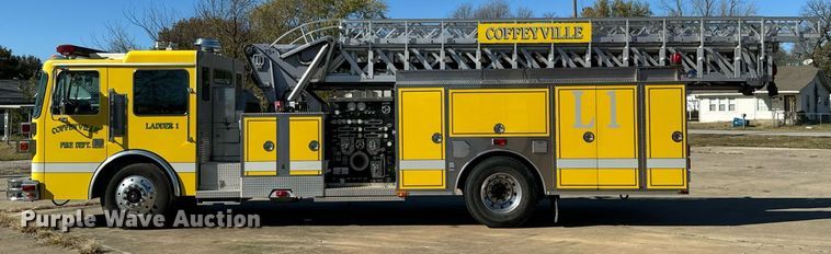 image for item DO0465 1997 Sutphen ladder fire truck