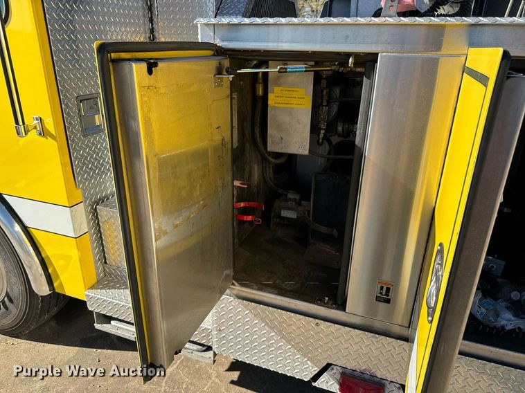 image for item DO0465 1997 Sutphen ladder fire truck