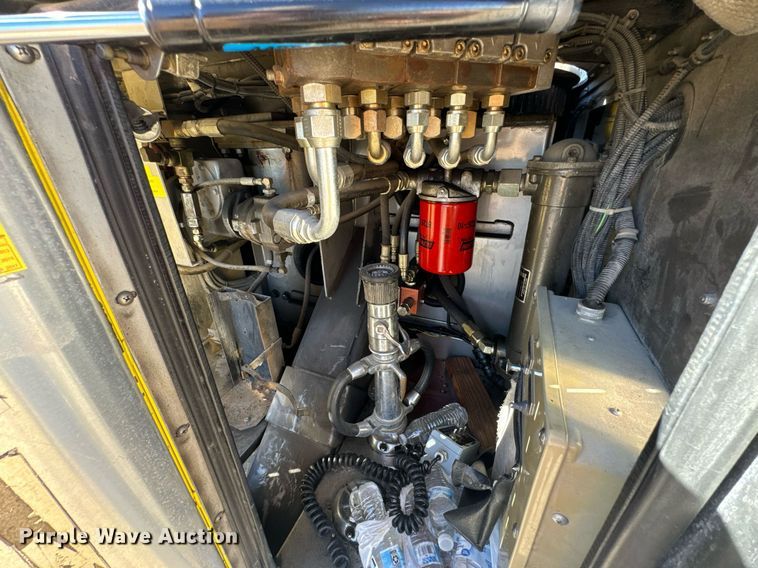 image for item DO0465 1997 Sutphen ladder fire truck