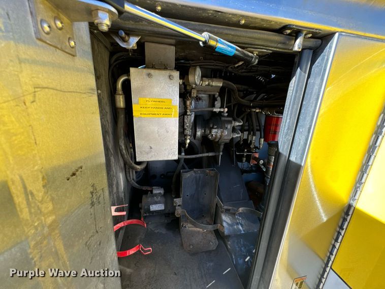 image for item DO0465 1997 Sutphen ladder fire truck