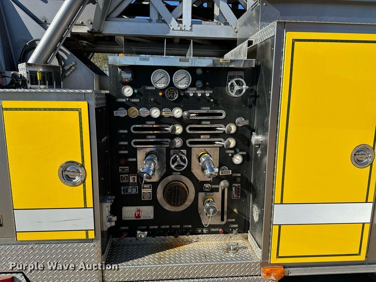 image for item DO0465 1997 Sutphen ladder fire truck