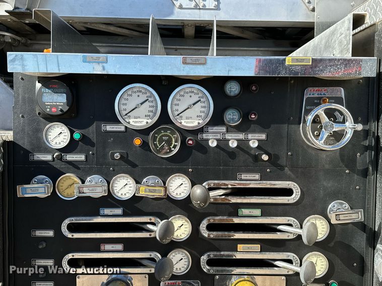 image for item DO0465 1997 Sutphen ladder fire truck