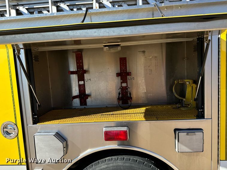 image for item DO0465 1997 Sutphen ladder fire truck